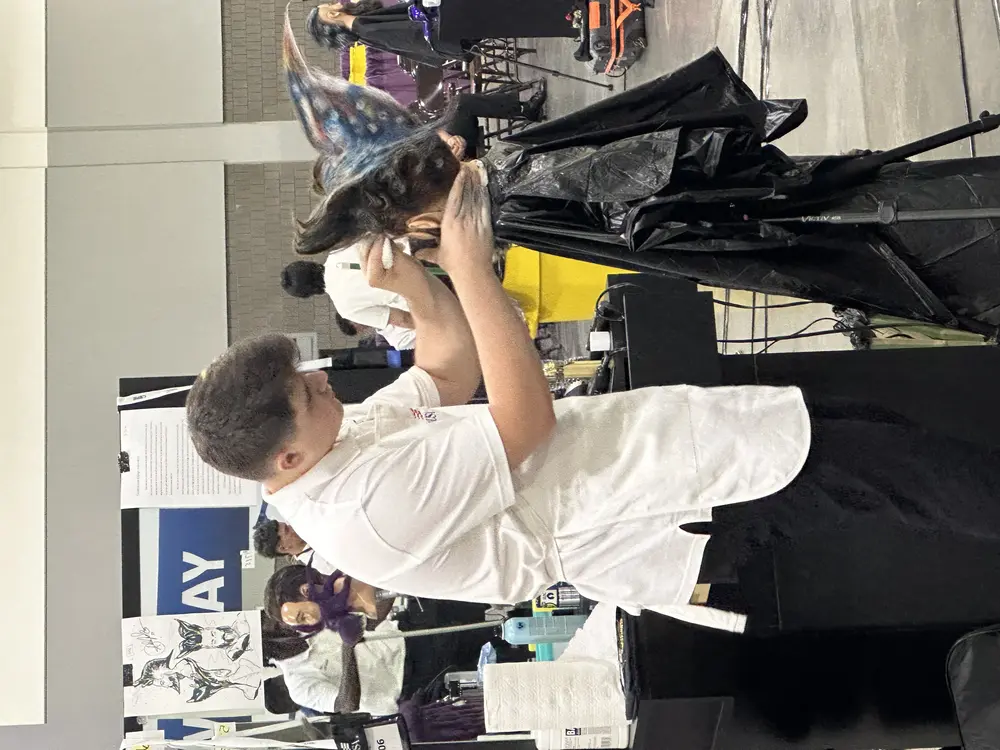 Cosmetology student working in Studion 113